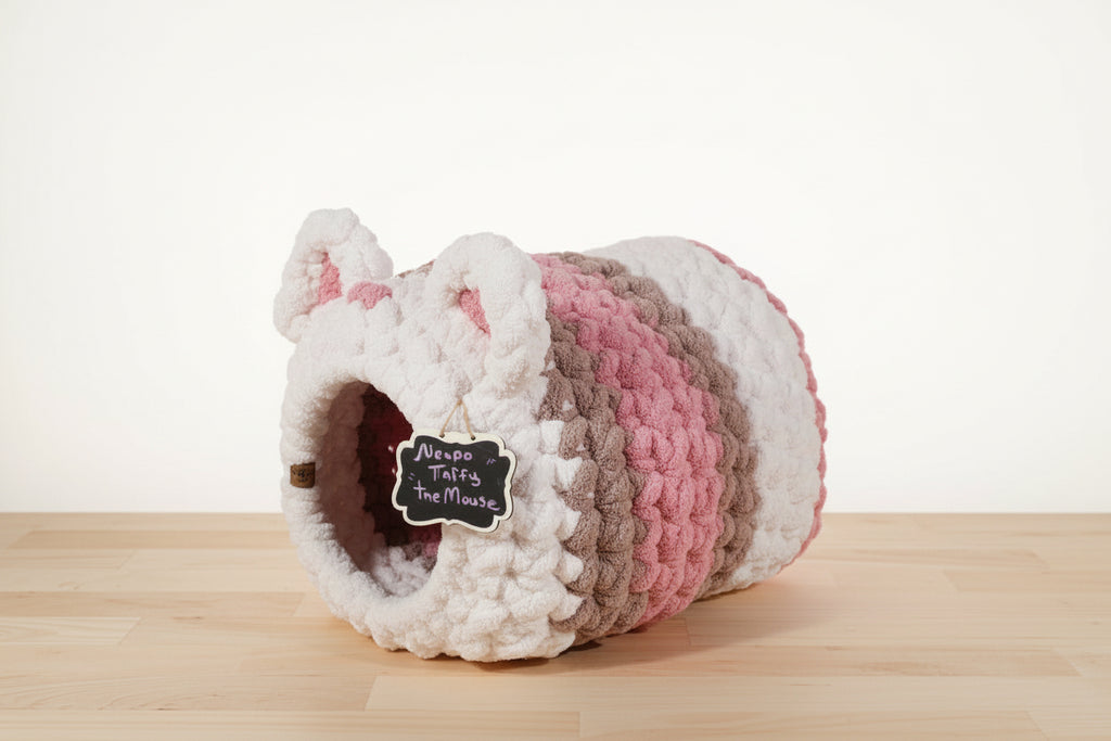 Hand Knit “Neopa Taffy the Mouse” Pet Cave