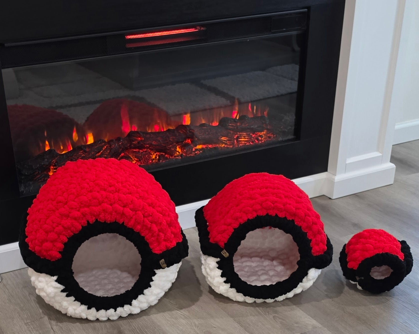 HAND KNIT "POKE BALL" PET CAVE