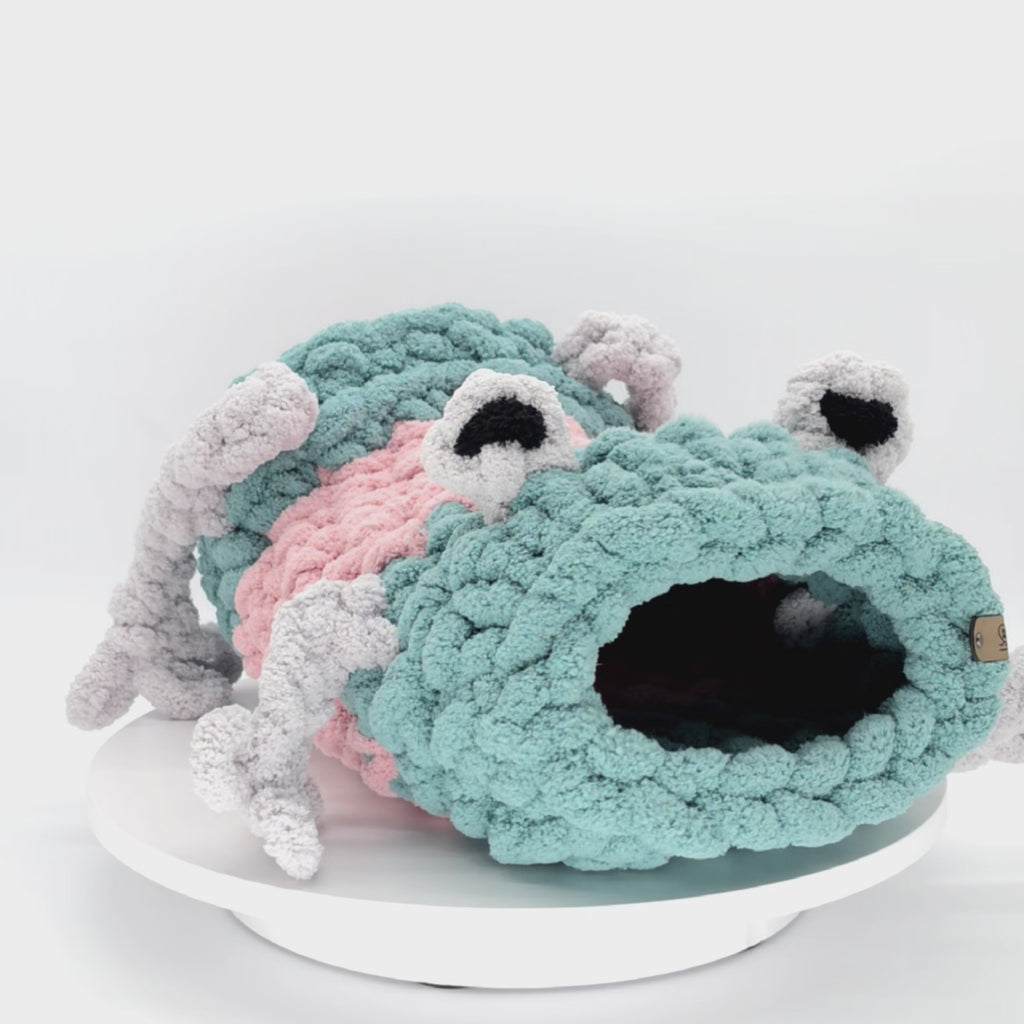 Chunky Hand Knit Small Frog Pet Cave  Handmade