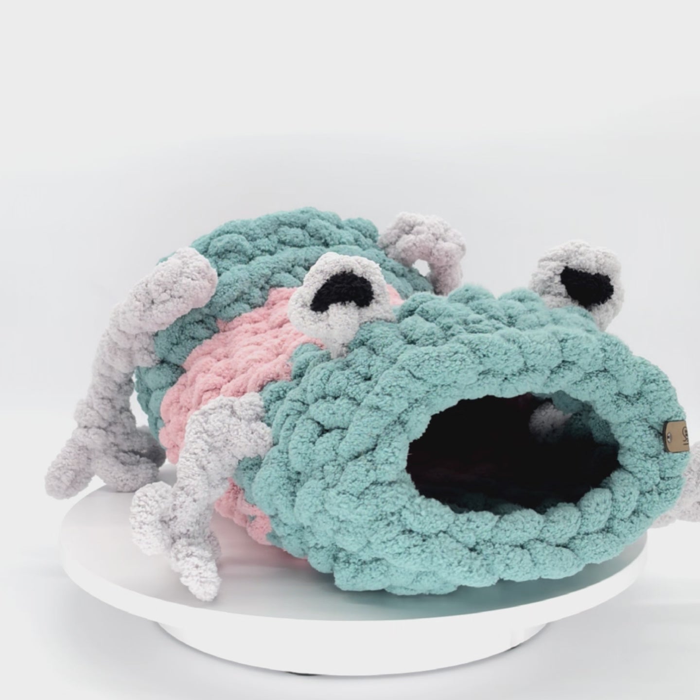 Chunky Hand Knit Small Frog Pet Cave  Handmade