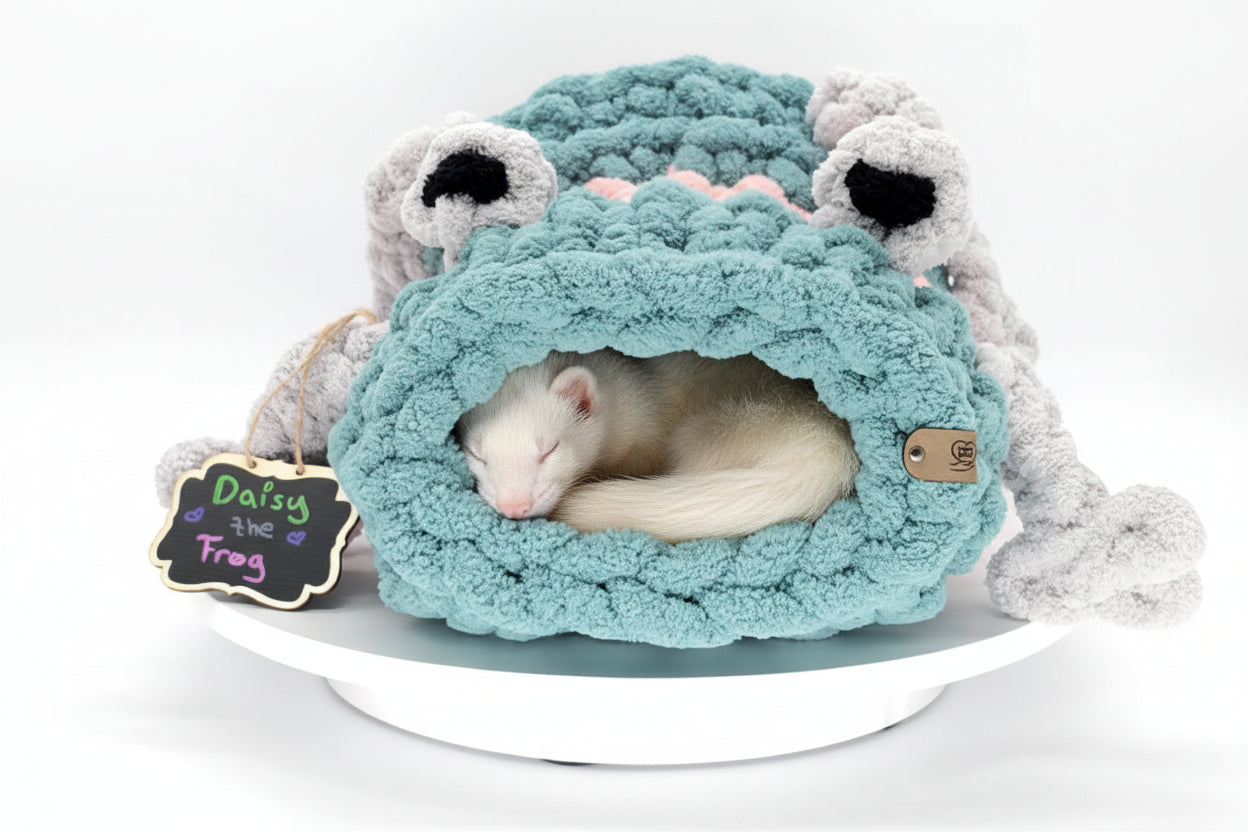 Chunky Hand Knit Small Frog Pet Cave  Handmade