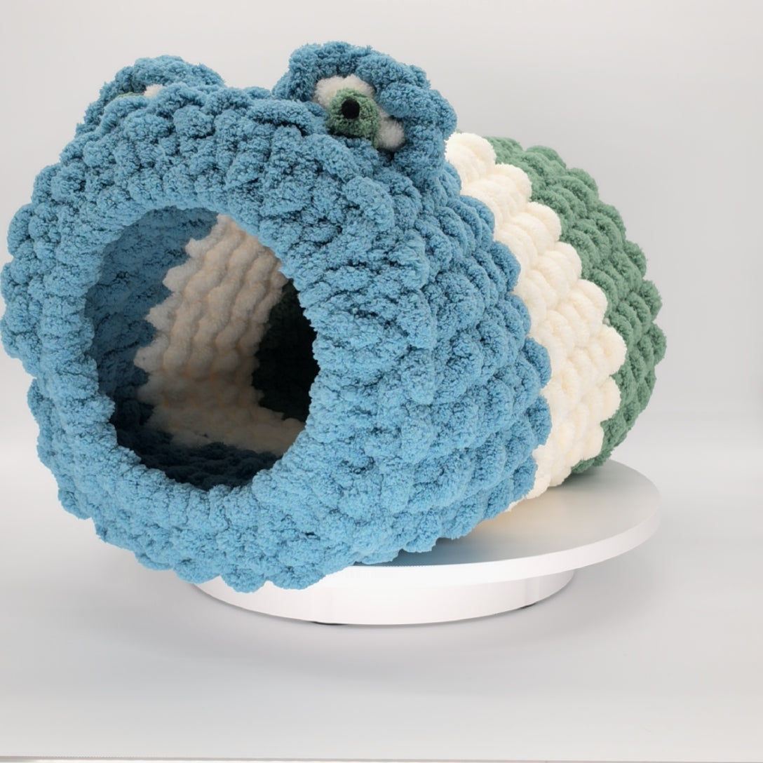 Chunky Hand Knit Fred the Frog Cat Cave